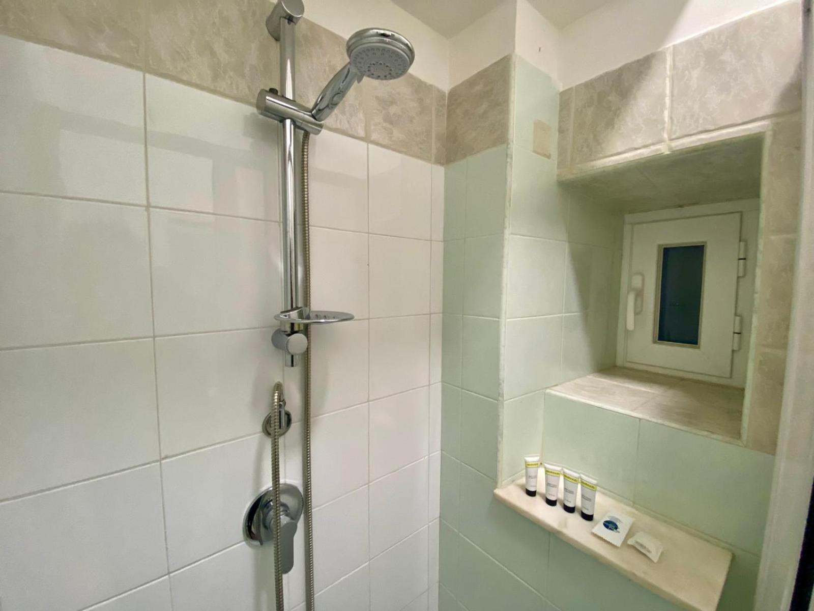 Petit Bijou Apartment Чивитавекия Екстериор снимка